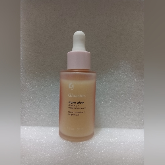 Glossier Super Glow Vitamin C + Magnesium Serum - Picture 6 of 12